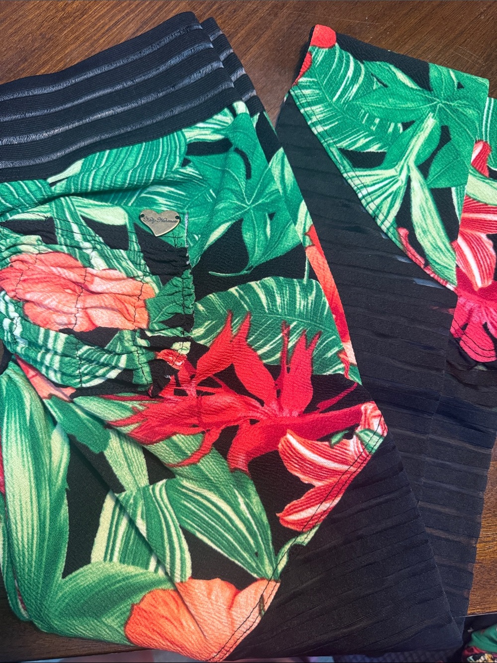 Cute Booty Lounge Tropical Floral High-Waist Leggings - Black, Green, Red